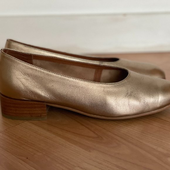 Gorgeous Jeffrey Campbell gold heels - Picture 5 of 13